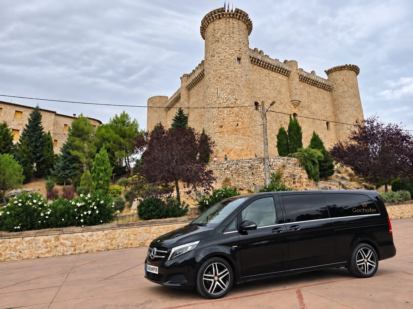 Mercedes Clase V premium con chófer privado en Madrid